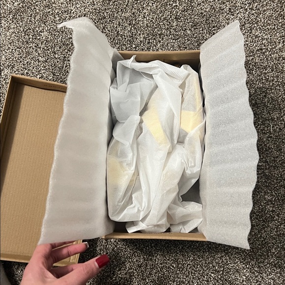 NEW Gold Slip On Mid Heels Size 10 - Picture 7 of 7